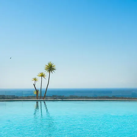 Elegant 3-bedroom With Incredible Sea Views *