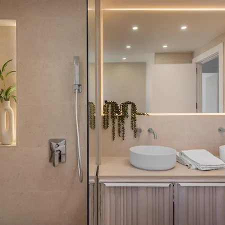 Elegant 3-bedroom With Incredible Sea Views エステポナ