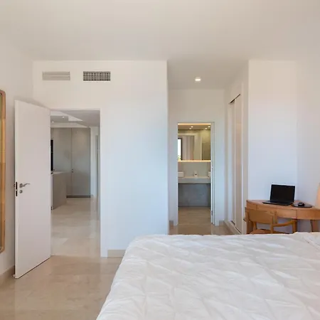Elegant 3-bedroom With Incredible Sea Views Estepona