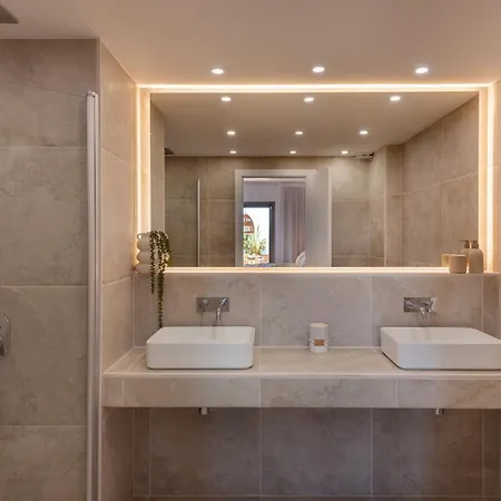 アパート Elegant 3-bedroom With Incredible Sea Views