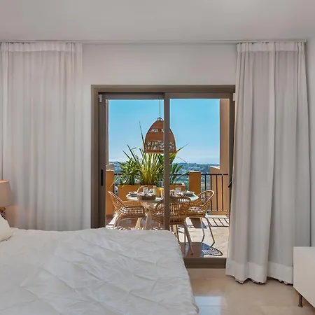 Elegant 3-bedroom With Incredible Sea Views Estepona