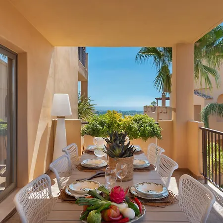 Elegant 3-bedroom With Incredible Sea Views