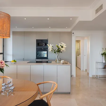 アパート Elegant 3-bedroom With Incredible Sea Views