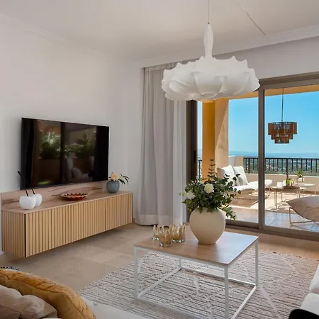 アパート Elegant 3-bedroom With Incredible Sea Views エステポナ