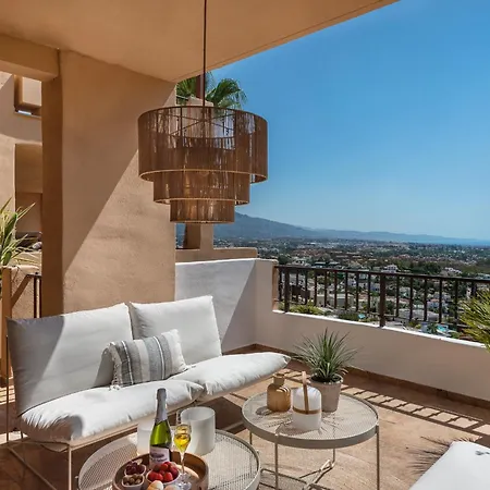 Elegant 3-bedroom With Incredible Sea Views *
