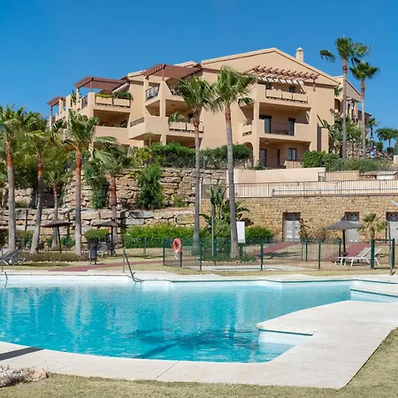 Elegant 3-bedroom With Incredible Sea Views