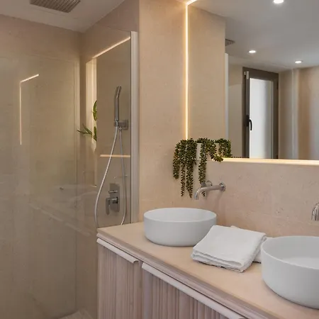 Elegant 3-bedroom With Incredible Sea Views 公寓